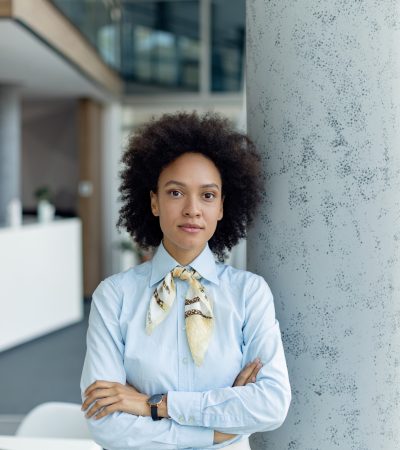 portrait-confident-black-businesswoman-office (1)